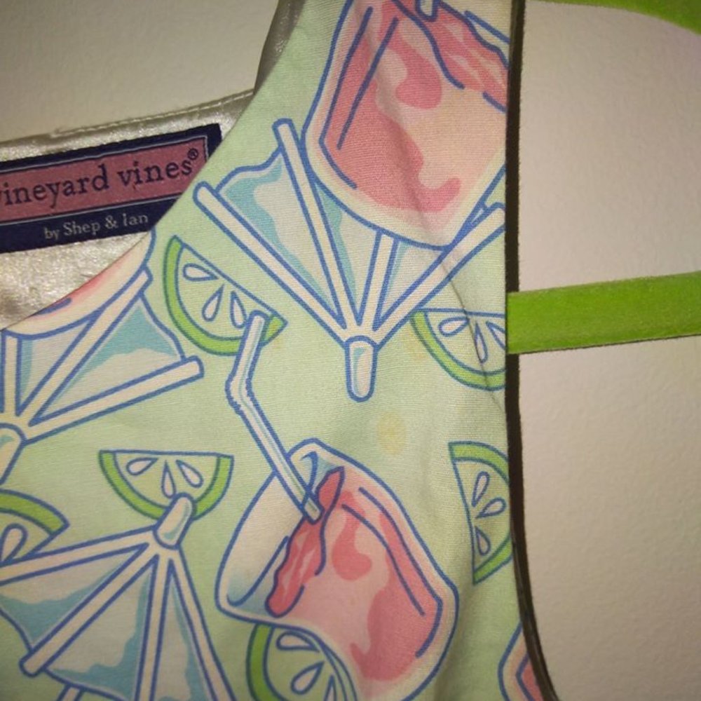 VGUC/GUC size 2 vineyard vines dress - Picture 2 of 3